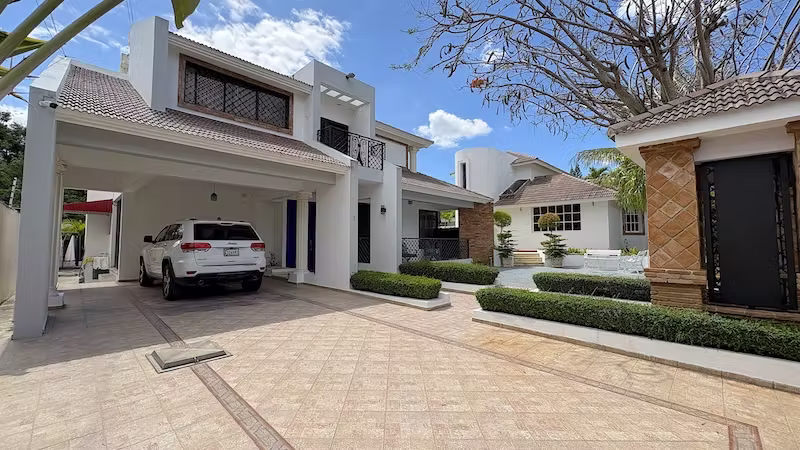 En Santiago Casa en Venta de Cuatro Habitaciones US$750,000.00
