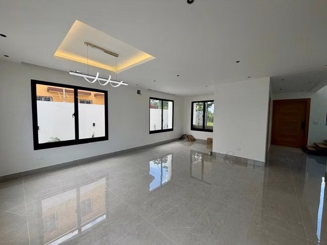 CASA EN VENTA DE DOS NIVELES EN PUÑAL, SANTIAGO. - Imagen 5