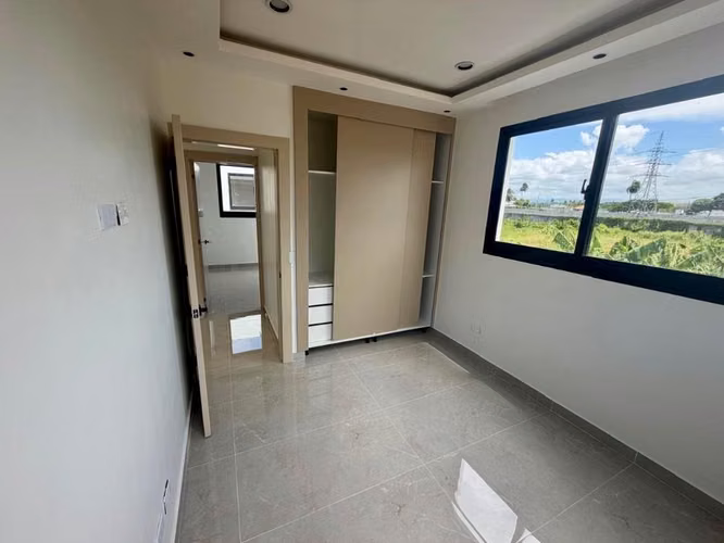 CASA EN VENTA DE DOS NIVELES EN PUÑAL, SANTIAGO. - Imagen 6