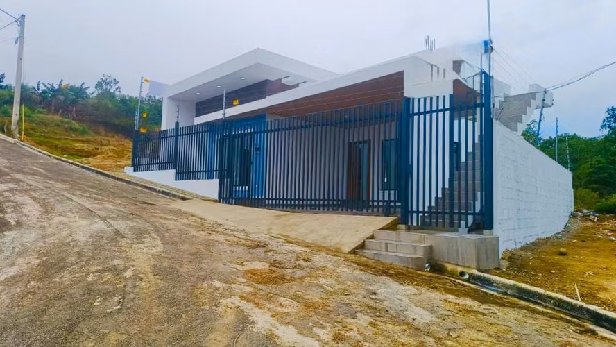 Casa en venta- Corona Plaza