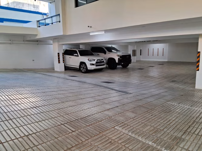 Moderno Apartamento en Gazcue Próximo al Malecón de Santo Domingo /  Modern Apartment in Gazcue