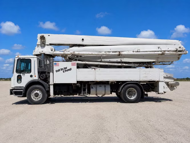 Camión Bomba de Concreto Mack en Buen Estado