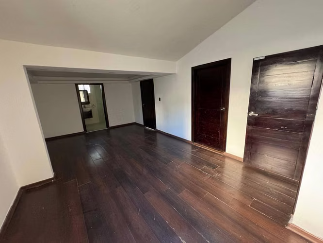Alquilo Local de 350m2 - Imagen 8