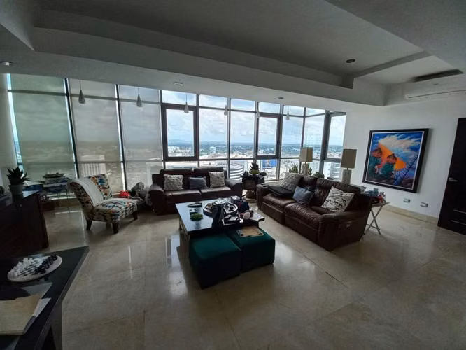 LUJOSO PENTHOUSE CON VISTA 360° EN SERRALLÉS