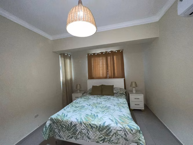 Alquiler Apartamento de 2 Habitaciones Amueblado en Gazcue. - Imagen 3