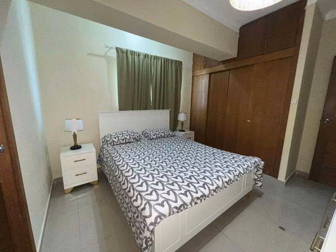 Alquiler Apartamento de 2 Habitaciones Amueblado en Gazcue. - Imagen 6