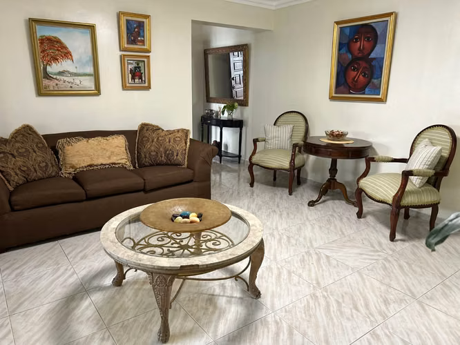 Apartamento En Alquiler De 4 Habitaciones Y 2 Baños En Piantini