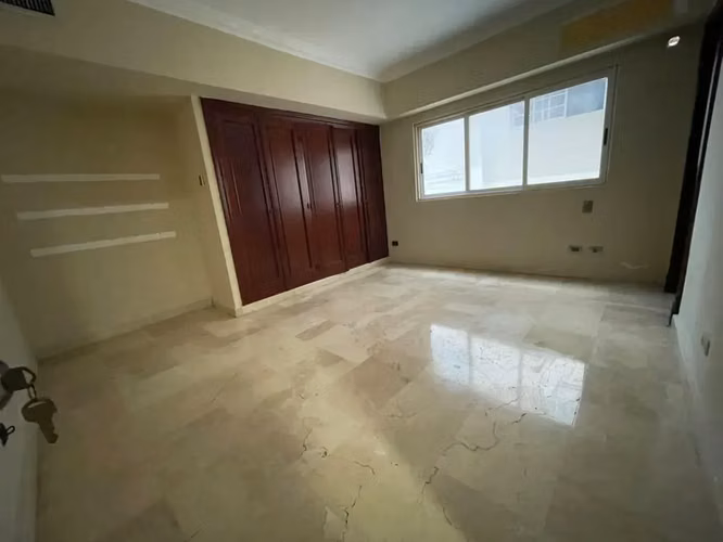 Venta de Apartamento Amplio de 360mts2 en Naco Nivel 8 - Imagen 5