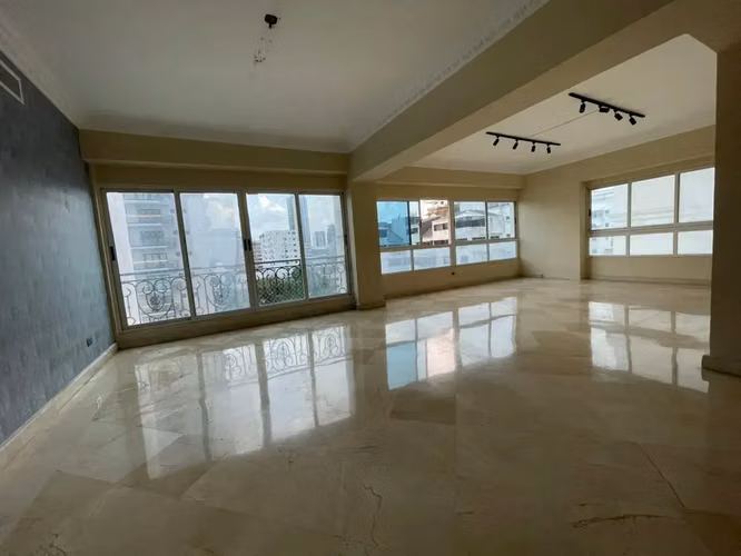 Venta de Apartamento Amplio de 360mts2 en Naco Nivel 8 - Imagen 2
