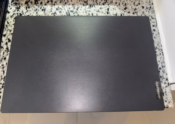 Lenovo V15-IGL 8GB RAM 256GB SSD Windows 11 Excelente Estado