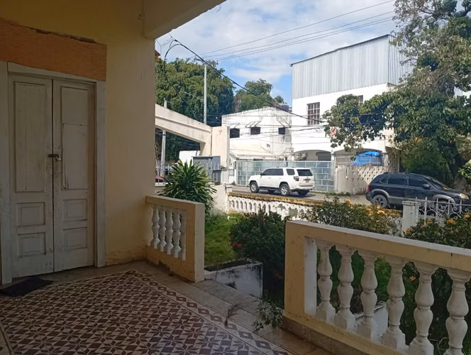 Vendo casa / sola en Gazcue