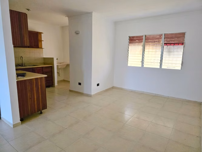 Apartamento en la Jacobo Majluta Ciudad Bonita  4to piso - Imagen 5