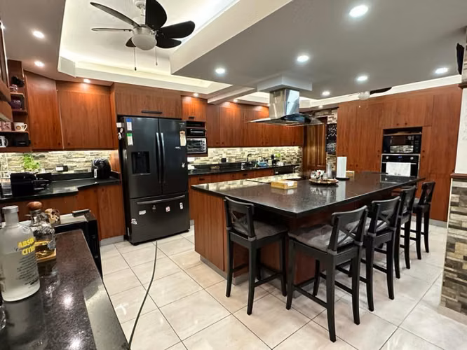 Casa de 2 niveles en Venta en Cuesta Hermosa III