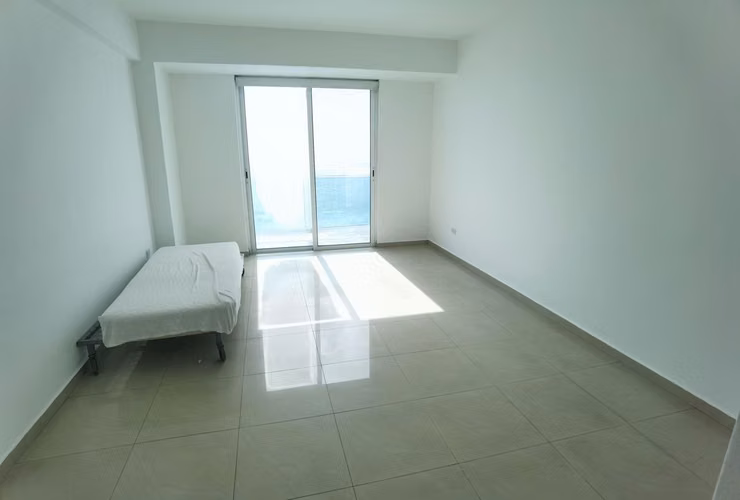 Apartamento con Vista al Mar, Semi-amueblado o con linea blanca