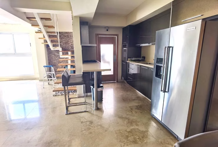 Apartamento tipo penthouse amueblado en Mirador Sur - Imagen 5