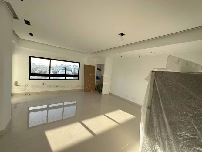 Estudio en alquiler vacio - Imagen 4