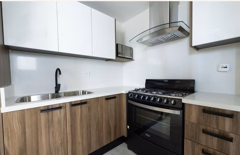Alquilo Hermoso Apartamento, 2 Habitaciones, Piscina, Gym, La Esperilla - Imagen 6