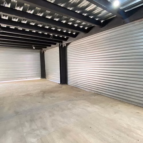 Alquilo locales  comercial! En la  Avenida San Martín. - Imagen 2