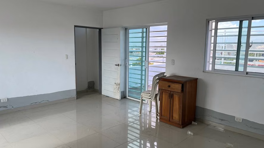 Casa de 4 niveles en venta en Santo Domingo Este - Imagen 2