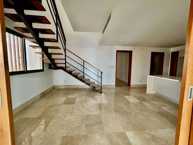 Pent-house de 2 niveles en venta en Ensanche Paraíso