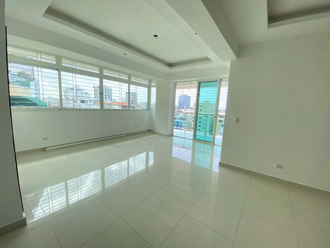 Vendo Amplio Apartamento 7mo Piso! En Mirador Norte (Próximo a Downtown Center)