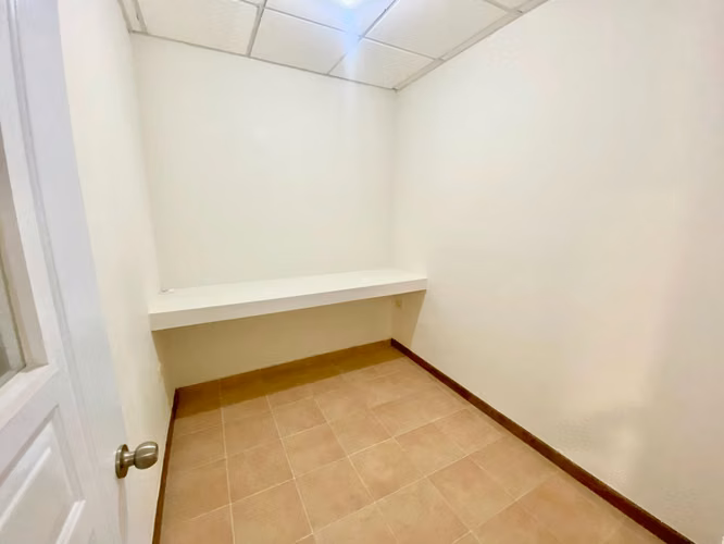 ALQUILO  LOCAL COMERCIAL O DE OFICINAS EN MIRADOR NORTE, AV. PRIVADA - Imagen 4