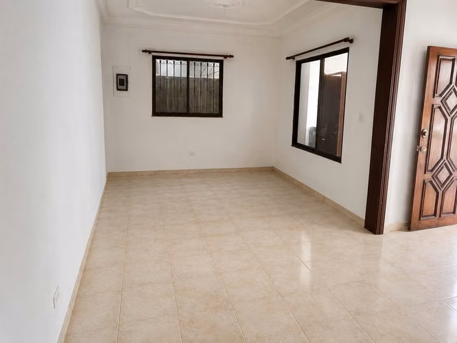 CASA EN SECTOR LOS MAESTROS, PUERTO PLATA