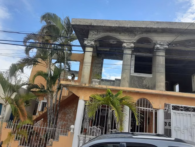 CASA EN SECTOR LOS MAESTROS, PUERTO PLATA