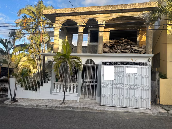 CASA EN SECTOR LOS MAESTROS, PUERTO PLATA