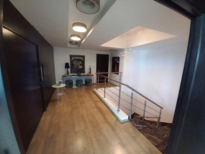 LUJOSO PENTHOUSE CON VISTA 360° EN SERRALLÉS - Imagen 4