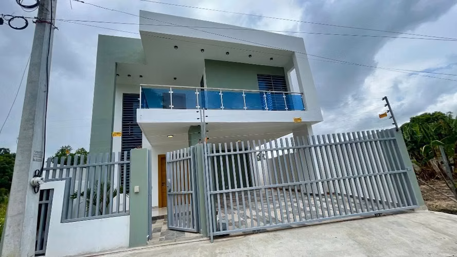 CASA EN VENTA EN LLANOS DE GURABO, SANTIAGO.