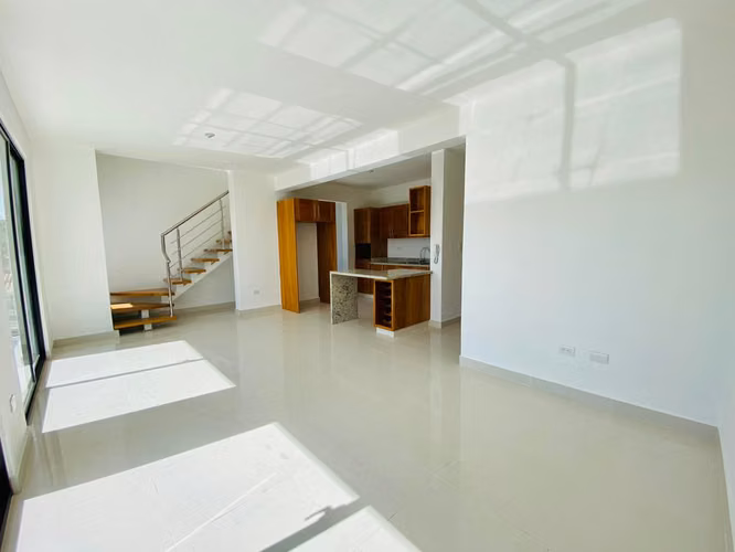 Nuevo y Moderno Penthouse con 3 Habitaciones, Terraza Doble y 2 Parqueos de Venta en Embrujo 3ero!
