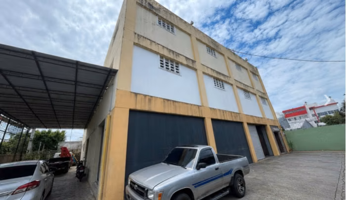 Edificio Comercial en Venta o Alquiler Ensanche Kennedy - Imagen 2