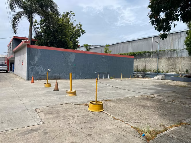 Terreno - Local Comercial en Alquiler en Av. Luperón.