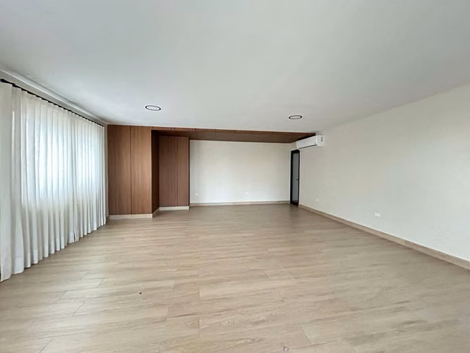 Moderno Apartamento en renta en Naco