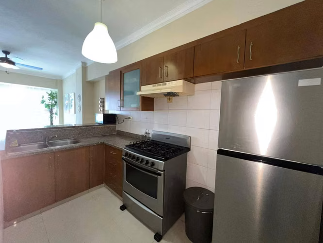 Alquiler Apartamento de 2 Habitaciones Amueblado en Gazcue. - Imagen 2