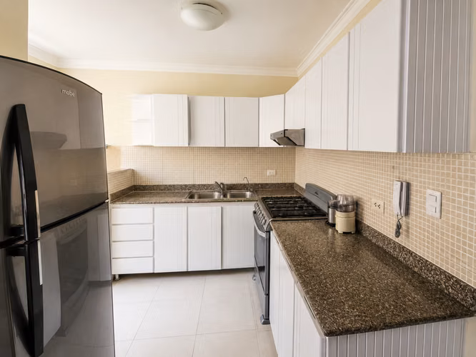  Apartamento Amueblado de 3 Hab. con 2 Parqueos | Ciudad Pablo Mella Morales | US$750