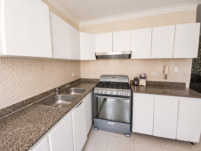  Apartamento Amueblado de 3 Hab. con 2 Parqueos | Ciudad Pablo Mella Morales | US$750