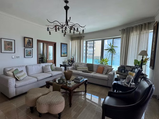 Amplio Apartamento de 3 Habitaciones en La Esperilla