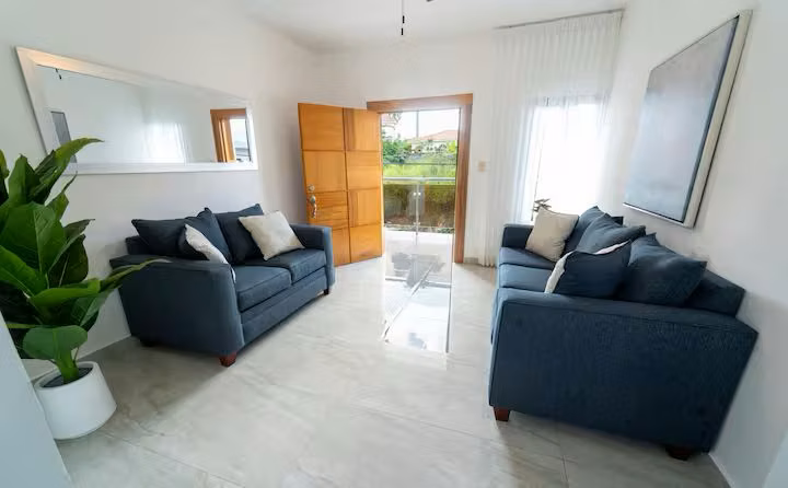 APARTAMENTO AMUEBLADO EN RENTA PRÓXIMO A JUMBO  Con ascensor y vista al mar