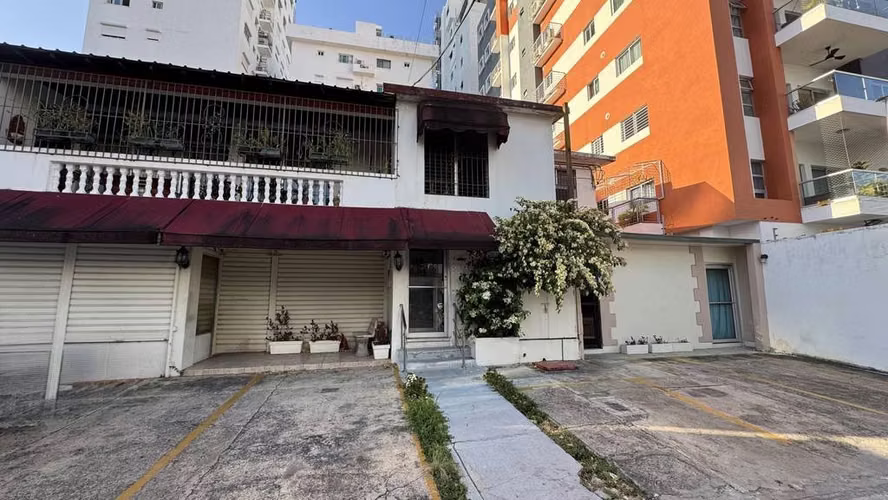 Amplio y Versátil Local de 600 m² con Entradas Independientes en NACO