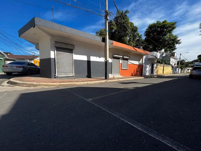 En Venta Local Comercial de esquina en Santiago