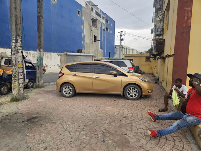 Se rentan dos locales comerciales en la Ave. Jacobo Majluta - Imagen 4
