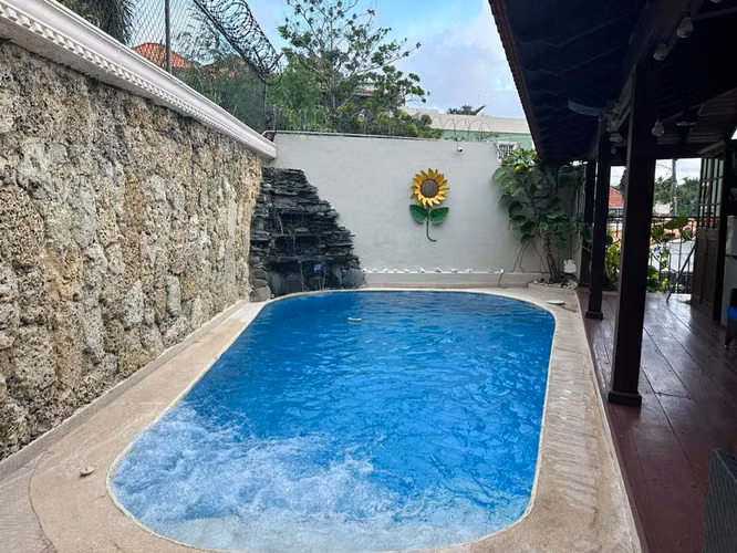 Amplia casa en venta en Arroyo Hondo III