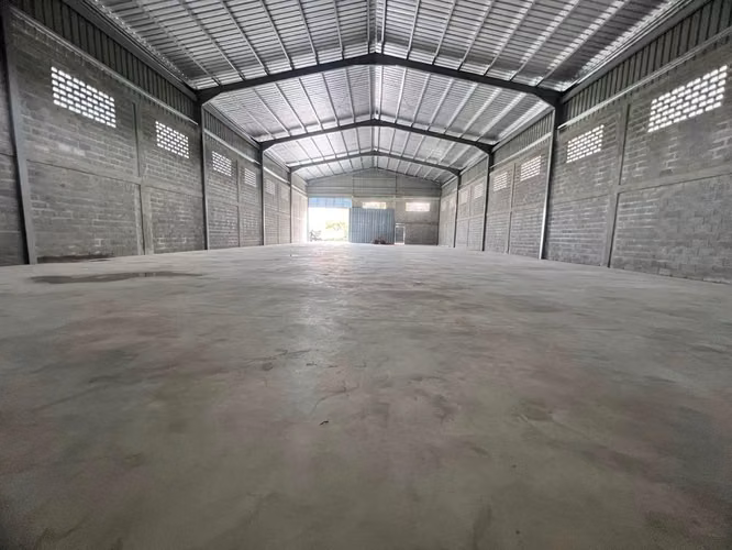 NAVE INDUSTRIAL EN LA AUTOPISTA LAS AMERICAS