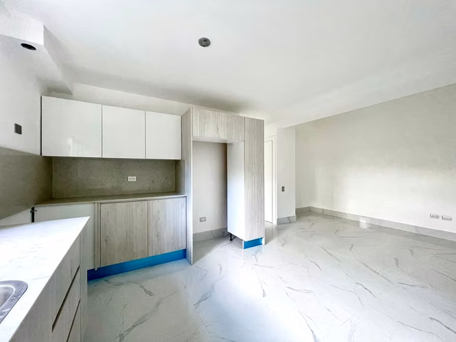 Vendo Apto en TORRE SHALOM ROYAL VIII, ENS. PIANTINI, 2 Habs., 110 Mts.2, Balcón