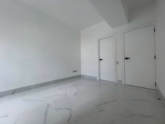 Vendo Apto en TORRE SHALOM ROYAL VIII, ENS. PIANTINI, 2 Habs., 110 Mts.2, Balcón