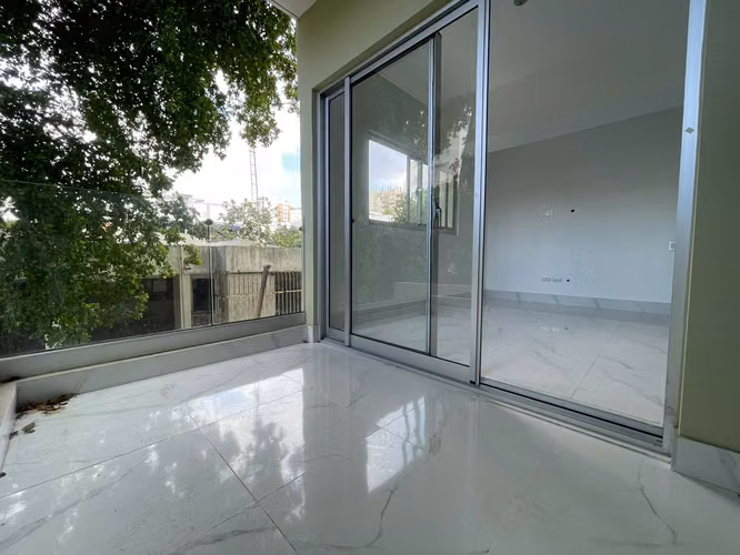 Vendo Apto en TORRE SHALOM ROYAL VIII, ENS. PIANTINI, 2 Habs., 110 Mts.2, Balcón