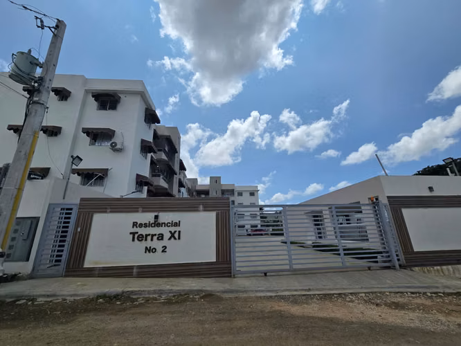Apartamento en Primer piso con Patio en Villas Nacos Km 13 Autopista Duarte Frente a la Sirena. - Imagen 2