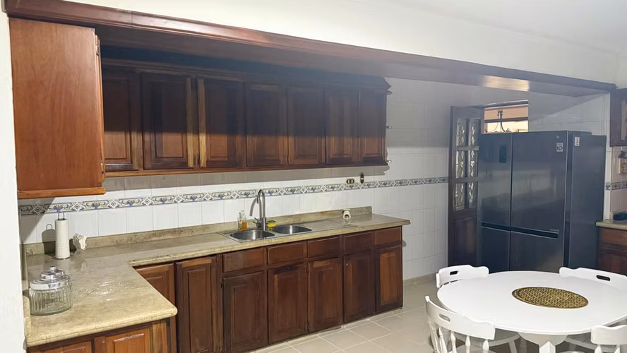 Alquilo Apto Amplio de 3 habitaciones en Evaristo Morales